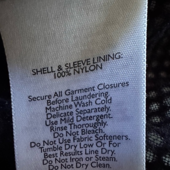 Eddie Bauer Weatheredge Plus Jacket Women Size Medium Hideaway Hood EUC - Picture 7 of 9